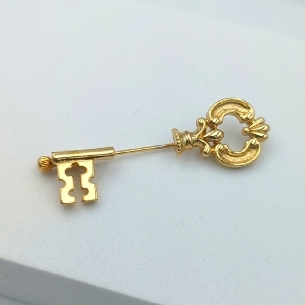 Vintage Avon skeleton house door key stick pin